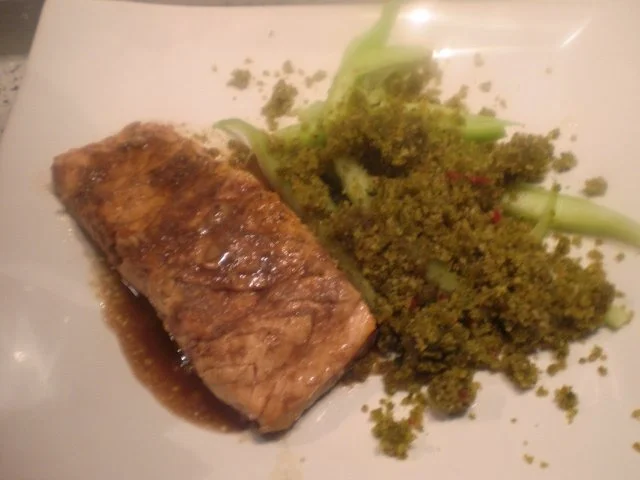 Glasierter Lachs mit Nußpesto - Rezept