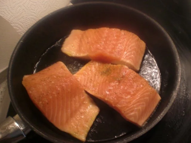 Glasierter Lachs mit Nußpesto - Rezept - Bild Nr. 2