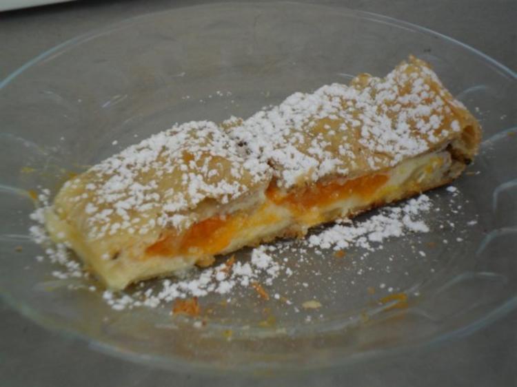 Topfen Marillenstrudel aus Blätterteig - 227 kcal/100g