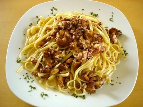 Rezept: Spaghetti mit Pfifferlingen und Schinken Spaghetti mit Pfifferlingen und Schinken - Rezept
