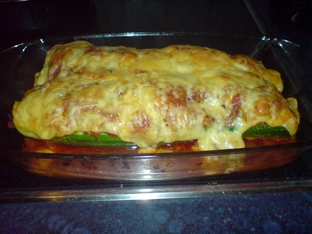 Rezept: Überbackene Zucchinischiffchen - mal etwas anders als sonst... Überbackene Zucchinischiffchen - mal etwas anders als sonst... - Rezept