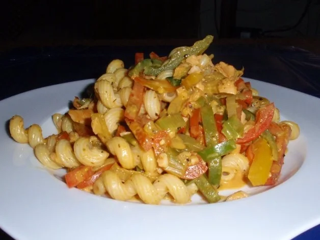 Rezept: Nudel-Paprika-Räucherlachs-Pfanne Nudel-Paprika-Räucherlachs-Pfanne - Rezept