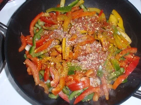 Rezept: Nudel-Paprika-Räucherlachs-Pfanne Bild Nr. 3 Nudel-Paprika-Räucherlachs-Pfanne - Rezept - Bild Nr. 3