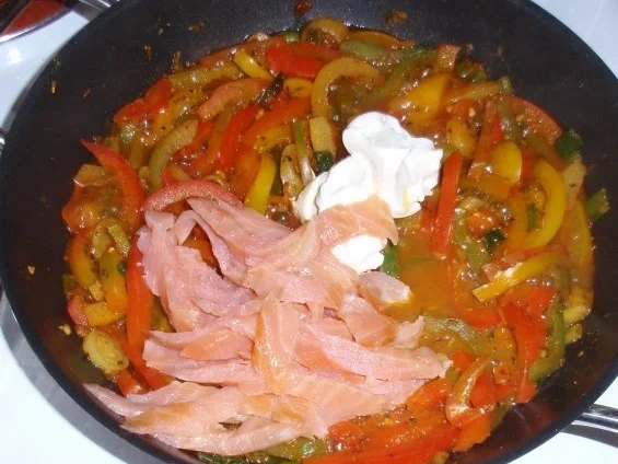 Rezept: Nudel-Paprika-Räucherlachs-Pfanne Bild Nr. 6 Nudel-Paprika-Räucherlachs-Pfanne - Rezept - Bild Nr. 6