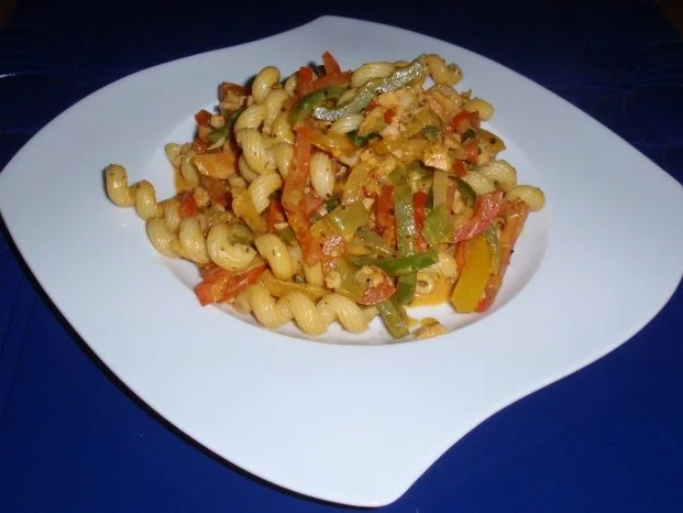 Rezept: Nudel-Paprika-Räucherlachs-Pfanne Bild Nr. 10 Nudel-Paprika-Räucherlachs-Pfanne - Rezept - Bild Nr. 10