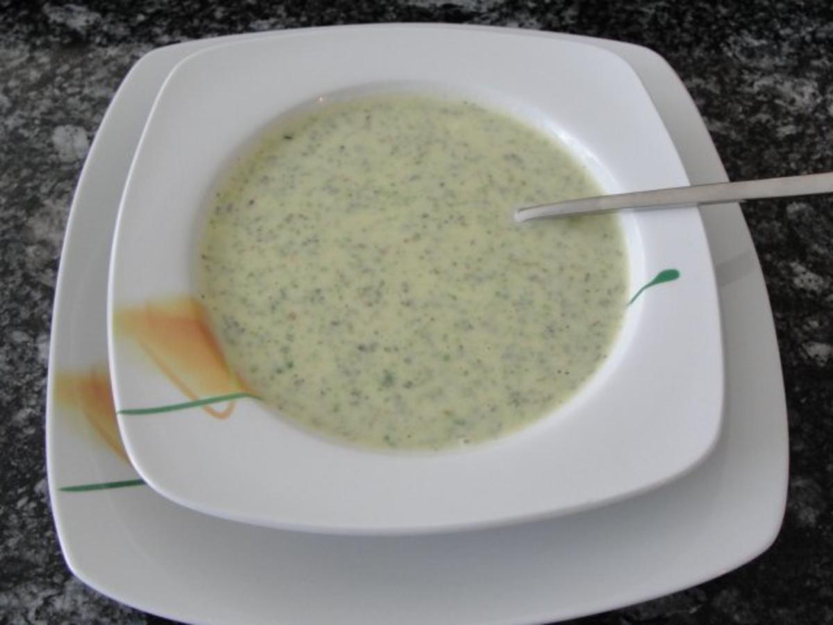 Allgäuer Kartoffelsuppe mit Lauch und Kräutern - Rezept - kochbar.de