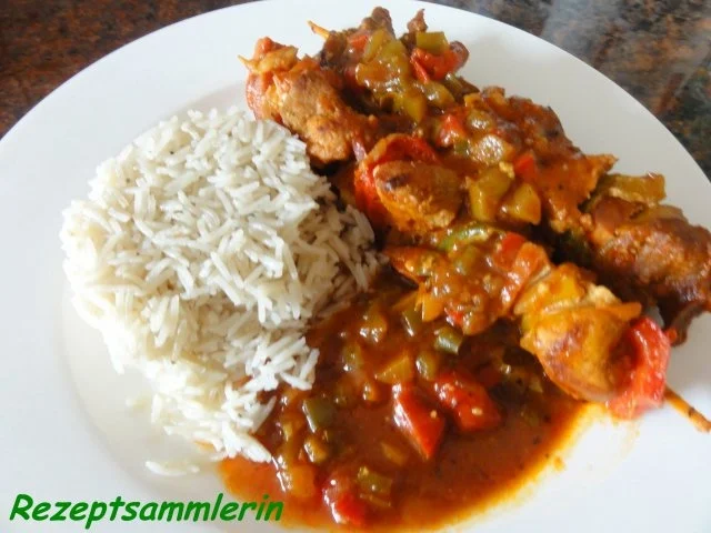 Rezept: Fleisch: SCHASCHLIKSPIESSE an Paprika-Tomaten-Sauce Fleisch: SCHASCHLIKSPIESSE an Paprika-Tomaten-Sauce - Rezept