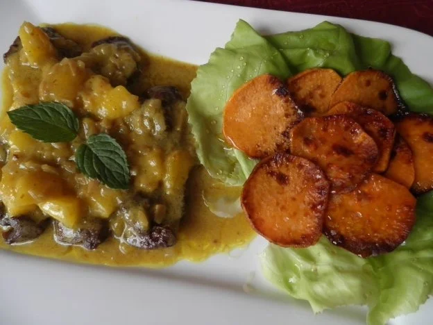 Hähnchenleber exotisch angehaucht an Süßkartoffelchips - Rezept