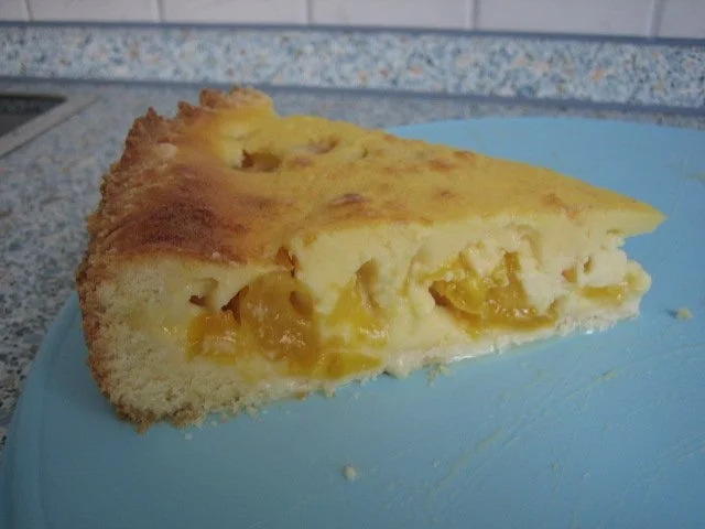 Gelber Pflaumenkuchen mit Vanillepudding - Rezept