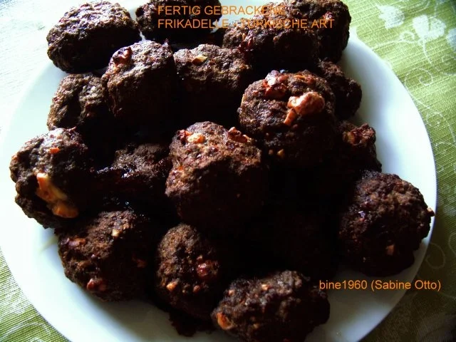 FRIKADELLEN - TÜRKISCHE ART - Rezept