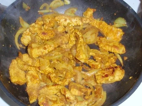 Rezept: Rondini-Putenstreifen mit Käse überbacken und Tomatensalat Bild Nr. 7 Rondini-Putenstreifen mit Käse überbacken und Tomatensalat - Rezept - Bild Nr. 7