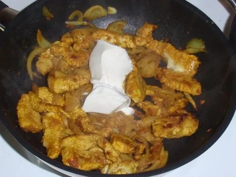 Rezept: Rondini-Putenstreifen mit Käse überbacken und Tomatensalat Bild Nr. 8 Rondini-Putenstreifen mit Käse überbacken und Tomatensalat - Rezept - Bild Nr. 8