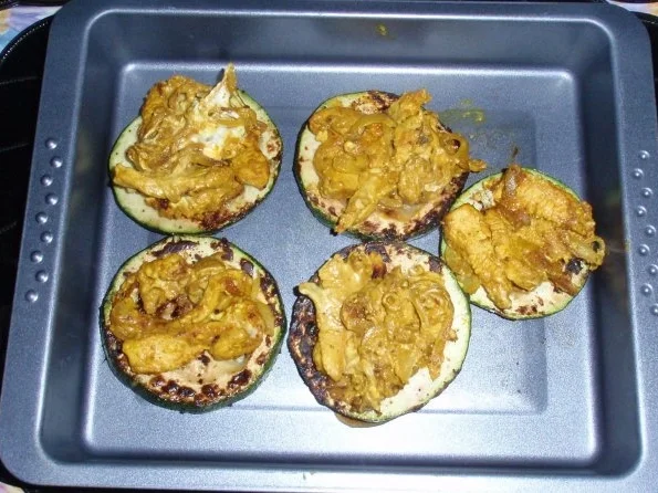 Rezept: Rondini-Putenstreifen mit Käse überbacken und Tomatensalat Bild Nr. 11 Rondini-Putenstreifen mit Käse überbacken und Tomatensalat - Rezept - Bild Nr. 11