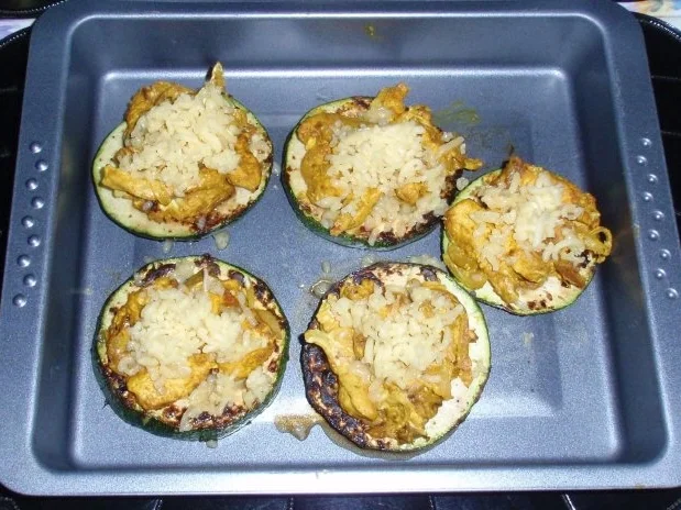 Rezept: Rondini-Putenstreifen mit Käse überbacken und Tomatensalat Bild Nr. 12 Rondini-Putenstreifen mit Käse überbacken und Tomatensalat - Rezept - Bild Nr. 12