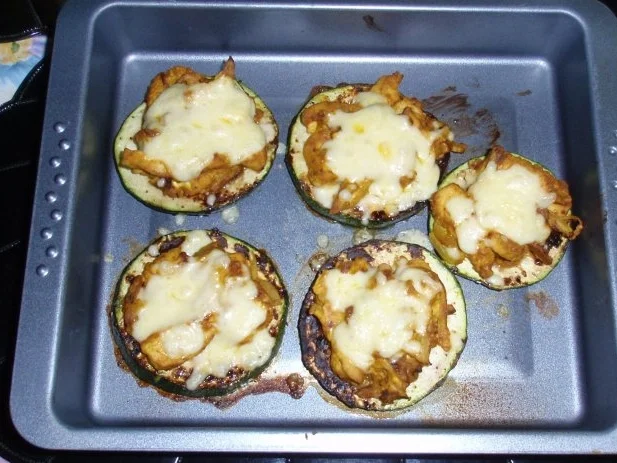 Rezept: Rondini-Putenstreifen mit Käse überbacken und Tomatensalat Bild Nr. 13 Rondini-Putenstreifen mit Käse überbacken und Tomatensalat - Rezept - Bild Nr. 13