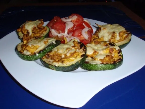 Rezept: Rondini-Putenstreifen mit Käse überbacken und Tomatensalat Bild Nr. 15 Rondini-Putenstreifen mit Käse überbacken und Tomatensalat - Rezept - Bild Nr. 15
