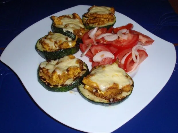 Rezept: Rondini-Putenstreifen mit Käse überbacken und Tomatensalat Bild Nr. 16 Rondini-Putenstreifen mit Käse überbacken und Tomatensalat - Rezept - Bild Nr. 16