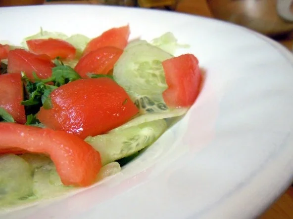 Wachtelspiegeleier auf fruchtigem Salat - Rezept - Bild Nr. 3