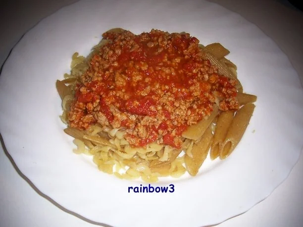 Kochen: Scharfe Hackfleisch-Tomaten-Sauce zu Nudeln - Rezept