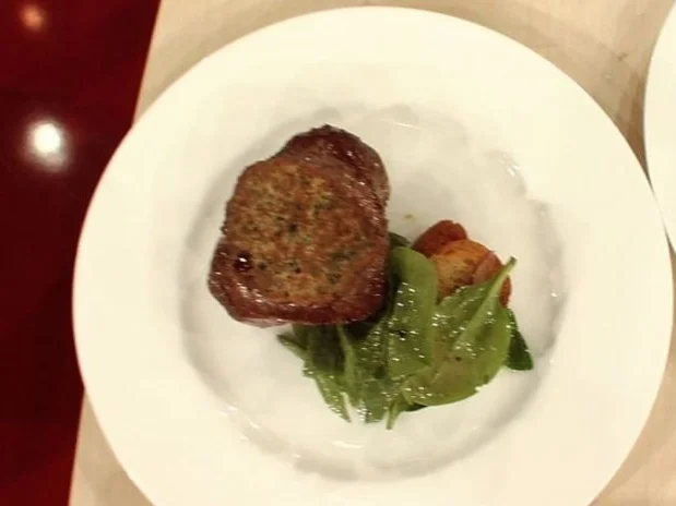 Gefüllte Rindermedaillons mit Spinatsalat à la Kleeberg - Rezept