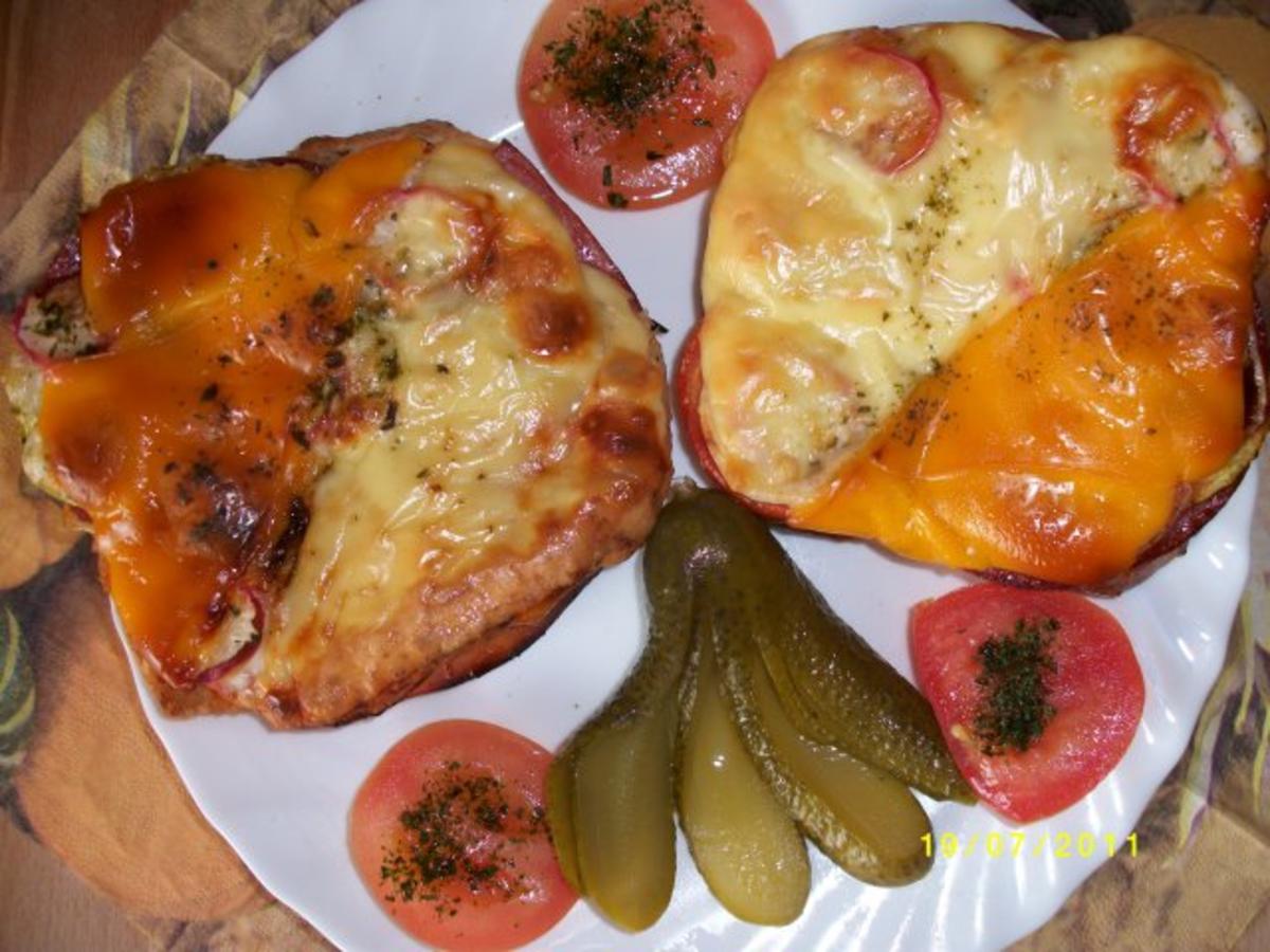Große Weissbrotscheiben  Schinken Salami Gemüse zwei Käse Überbacken. - Rezept - Bild Nr. 6