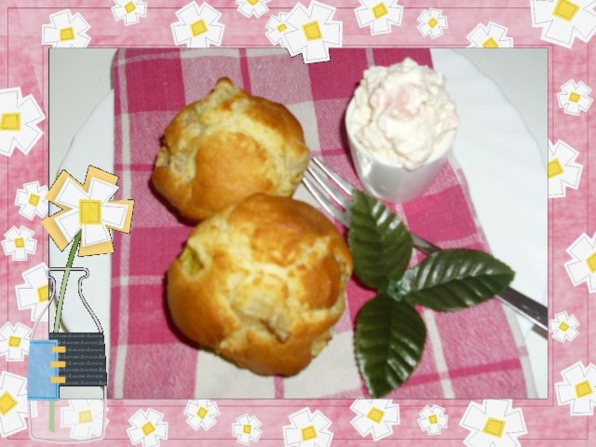 Bilder für Rhabarbermuffins Einfach! Die Krönung für Muffins: Mit Rhabarberstückchen sind sie doppelt verlockend! Rezept