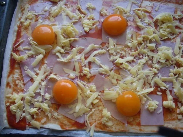 Rezept: Eier-Pizza Bild Nr. 3 Eier-Pizza - Rezept - Bild Nr. 3