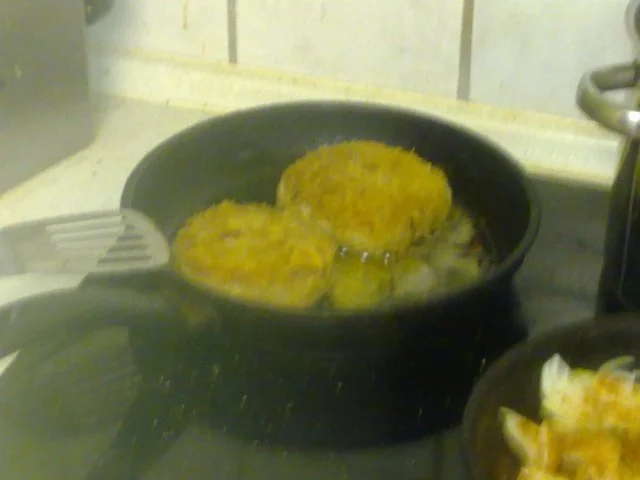 Hackbraten mit Käsefüllung und einer Zwiebelsoße - Rezept - Bild Nr. 8