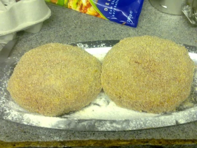 Hackbraten mit Käsefüllung und einer Zwiebelsoße - Rezept - Bild Nr. 7