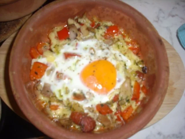 Spiegelei auf Hähnchen-Paprikabett - Rezept