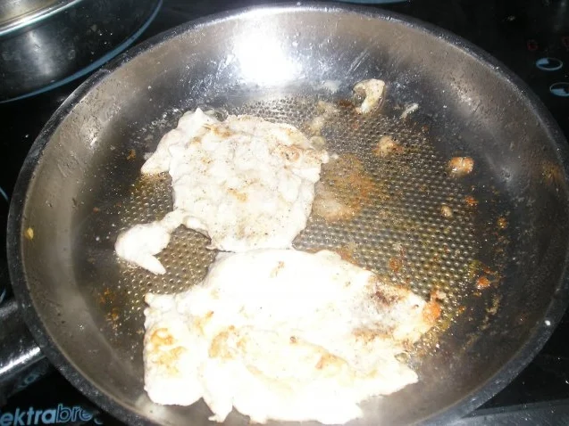 Rezept: Putenschnitzel mit Eierschwammerlgulasch Bild Nr. 3 Putenschnitzel mit Eierschwammerlgulasch - Rezept - Bild Nr. 3