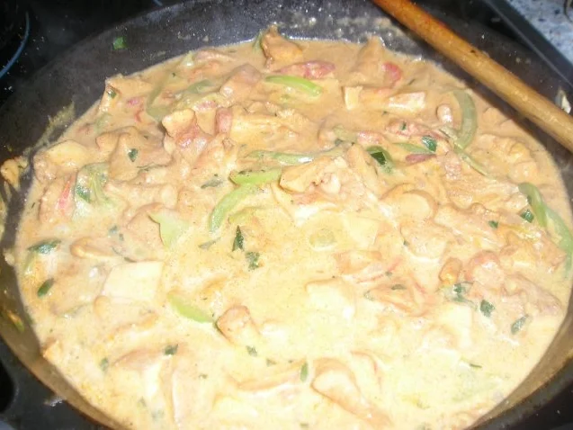 Rezept: Putenschnitzel mit Eierschwammerlgulasch Bild Nr. 4 Putenschnitzel mit Eierschwammerlgulasch - Rezept - Bild Nr. 4