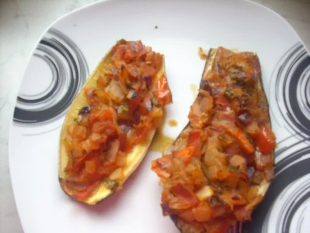 Rezept: Auberginen und Zucchini gefüllt Auberginen und Zucchini gefüllt - Rezept