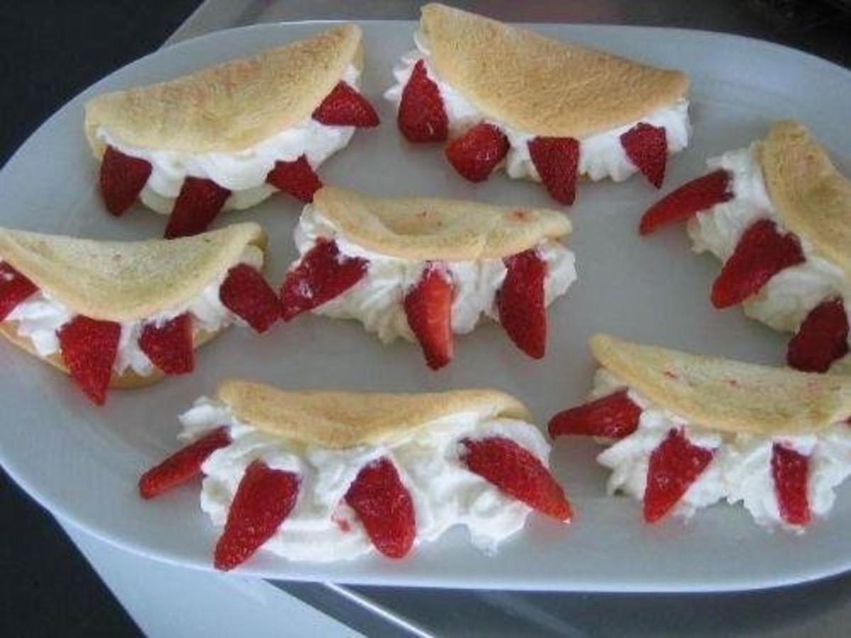 Erdbeer-Biskuit-Omeletts - Rezept