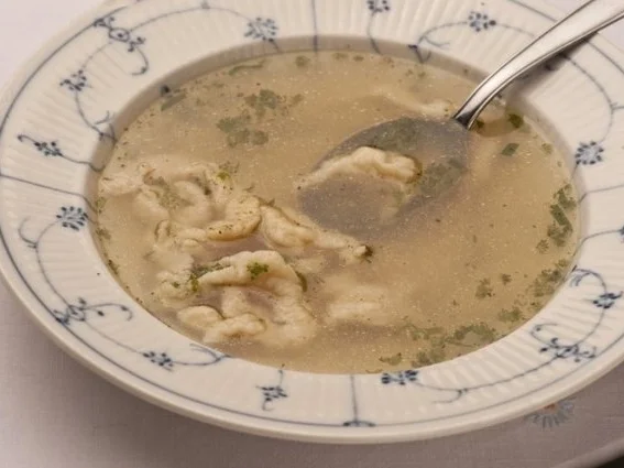 Semmel-Einlaufsuppe - Rezept