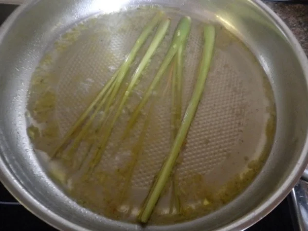 Rezept: Zitronengrassüppchen mit noch was drin ... Bild Nr. 4 Zitronengrassüppchen mit noch was drin ... - Rezept - Bild Nr. 4