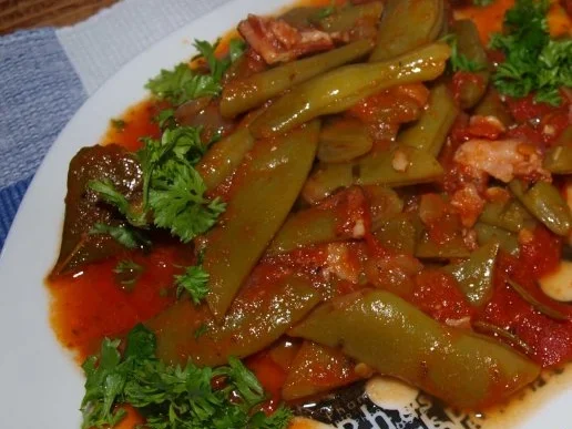 Stangenbohnen mit Tomaten        (Fagiolini verde con i pomodori e le patate) - Rezept
