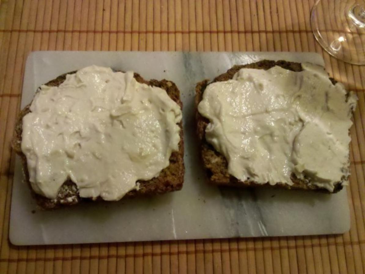 Abendbrot: Mediteran pikantes Mehrkornbrot mit Zwiebel Quark - schnell ... Abendbrot: Mediteran pikantes Mehrkornbrot mit Zwiebel Quark - schnell ...