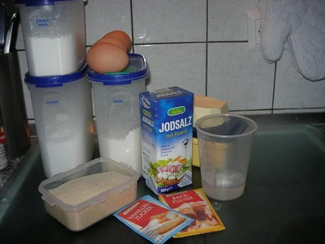 Erdbeertorte mit Schmand auf Biskuitboden - einfach und lecker! - Rezept - Bild Nr. 2