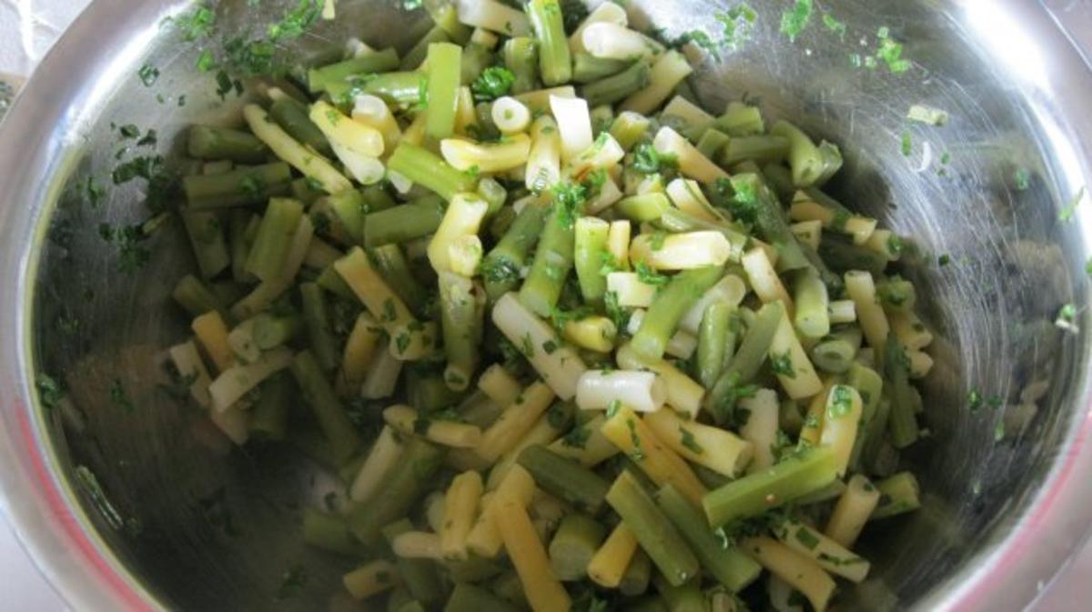 Grün-Gelber Bohnensalat mit Ziegenjoghurt-Zitrone-Dressing - Rezept - Bild Nr. 2