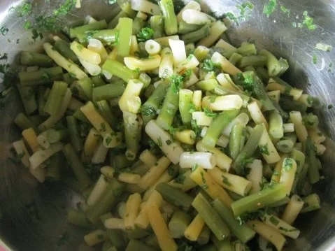 Grün-Gelber Bohnensalat mit Ziegenjoghurt-Zitrone-Dressing - Rezept - Bild Nr. 2