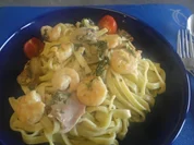 Tagliatelle mit Riesengarnelen in Schinken-Käse-Sahne-Sauce - Rezept