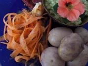 Pellkartoffeln mit Avocadodip und Möhrensalat - Rezept