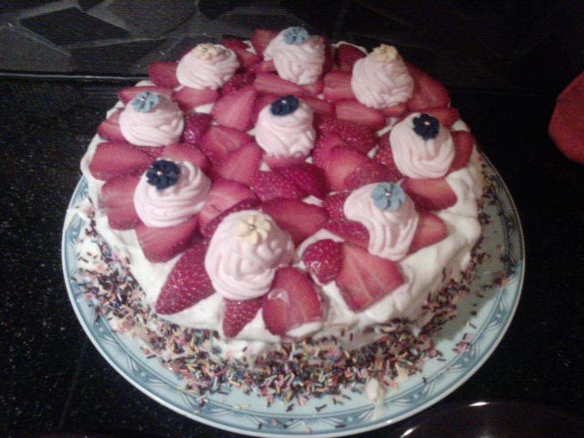 Erdbeersahne Torte - Rezept - Bild Nr. 2