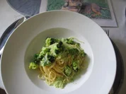 Broccoli-Sahne-Sauce auf Spaghetti - Rezept