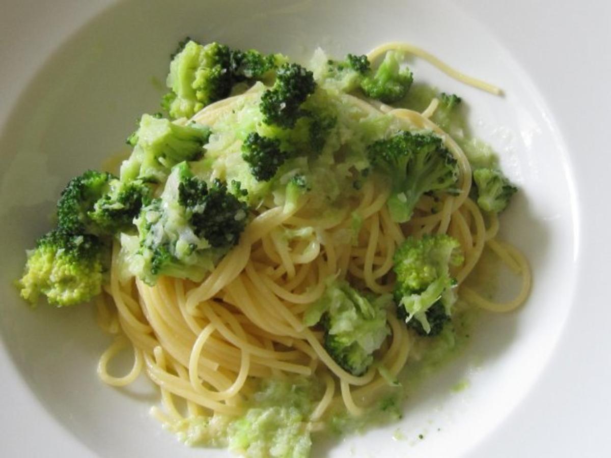 Broccoli-Sahne-Sauce auf Spaghetti - Rezept - Bild Nr. 6