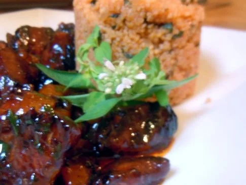 Scharfes Hähnchen-Paprika-Ragout mit Minz-Bulgur - Rezept