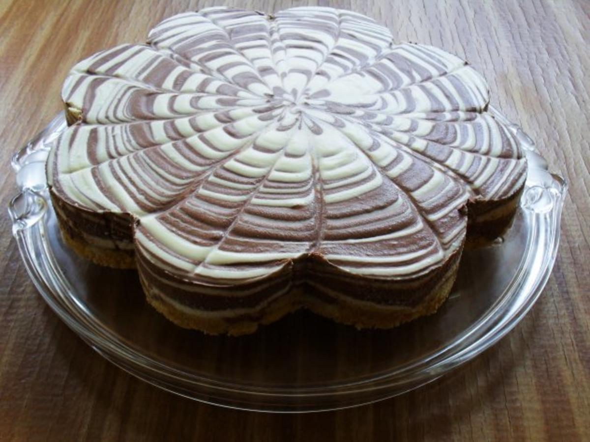 Zebratorte mit Boden: und Löffelbisquits - Rezept mit Bild - kochbar.de