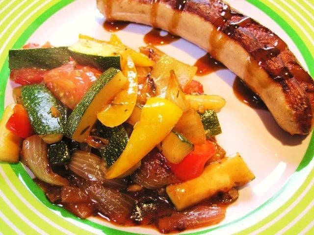 Rezept: Sommergemüse mit Thüringer Bratwurst ... Sommergemüse mit Thüringer Bratwurst ... - Rezept