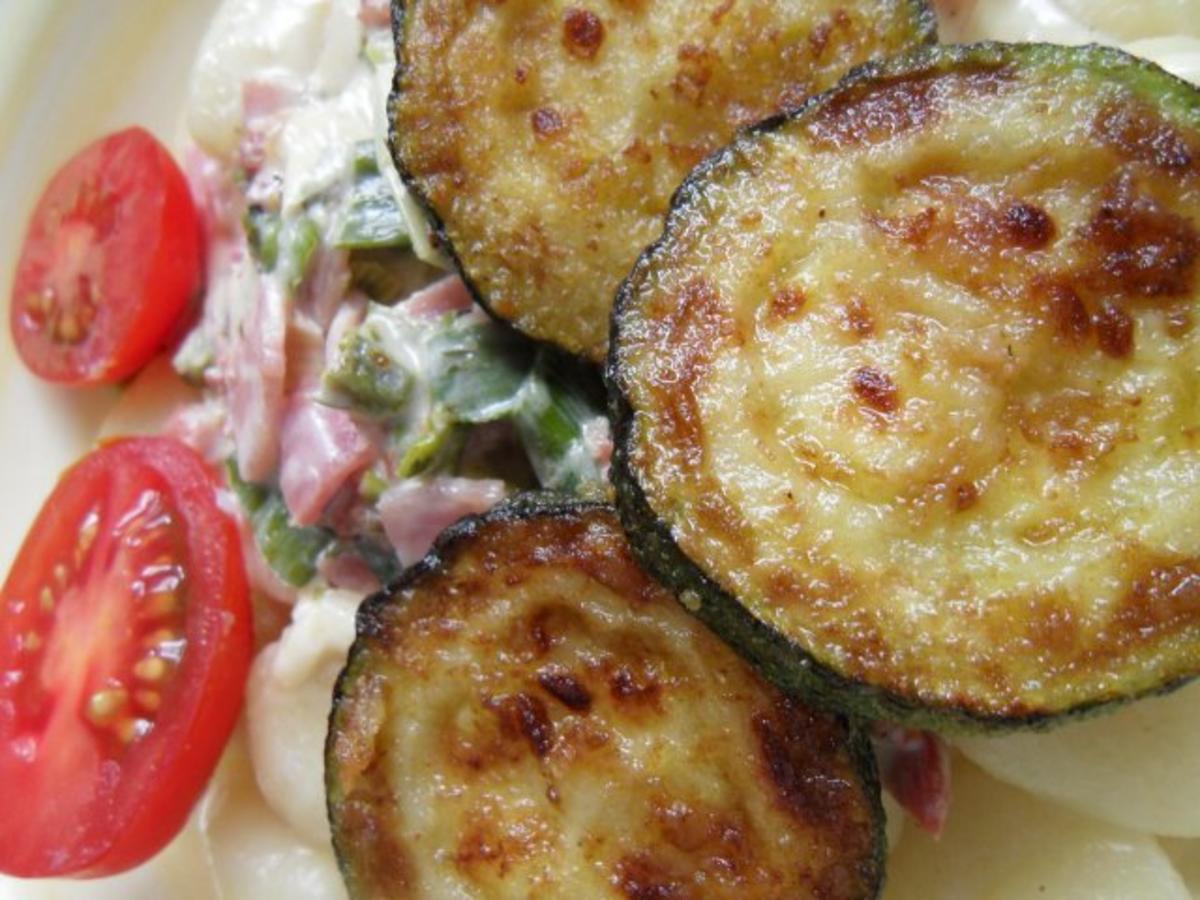 Gnocchi in Schinken-Sahnesauce mit gebratenen Zucchini - Rezept ...